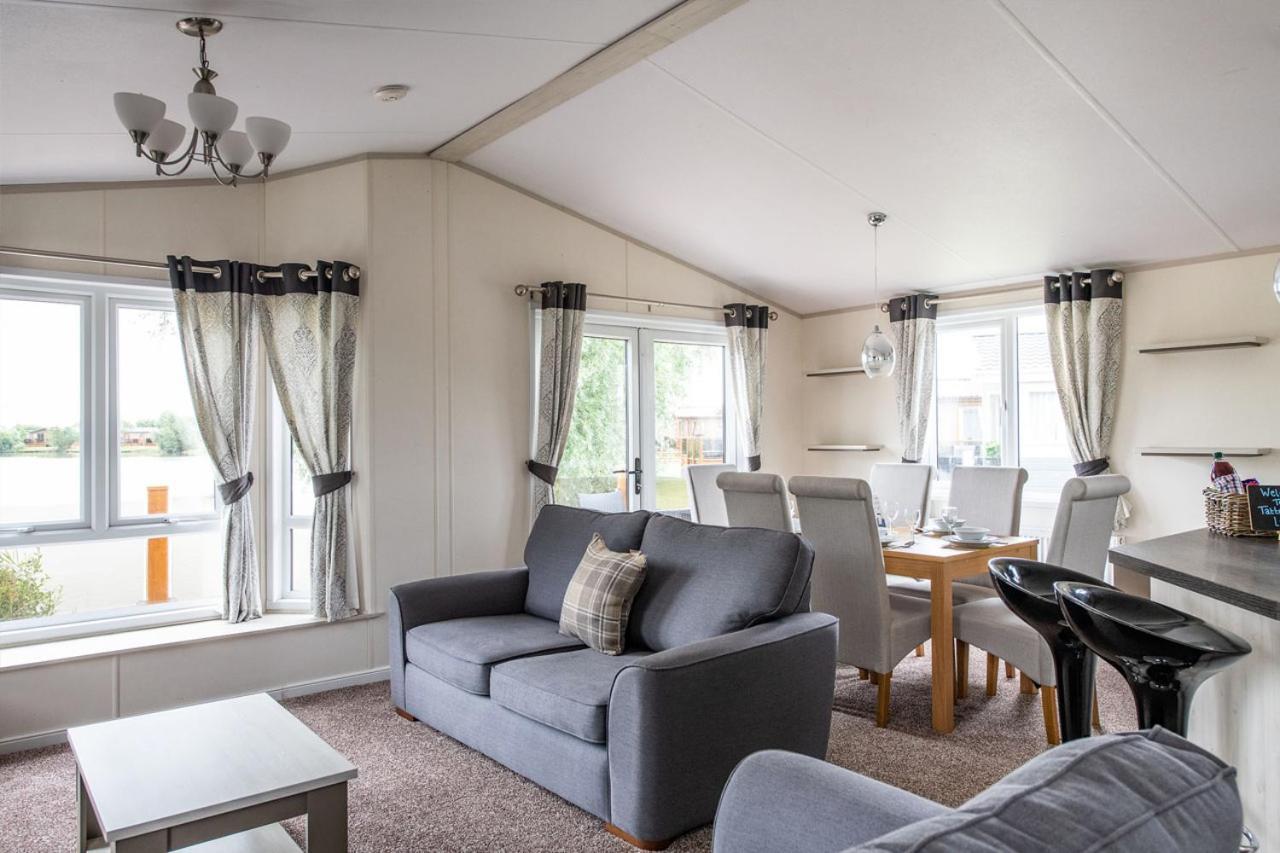 The Lakes Rookley Екстер'єр фото Interior of a static