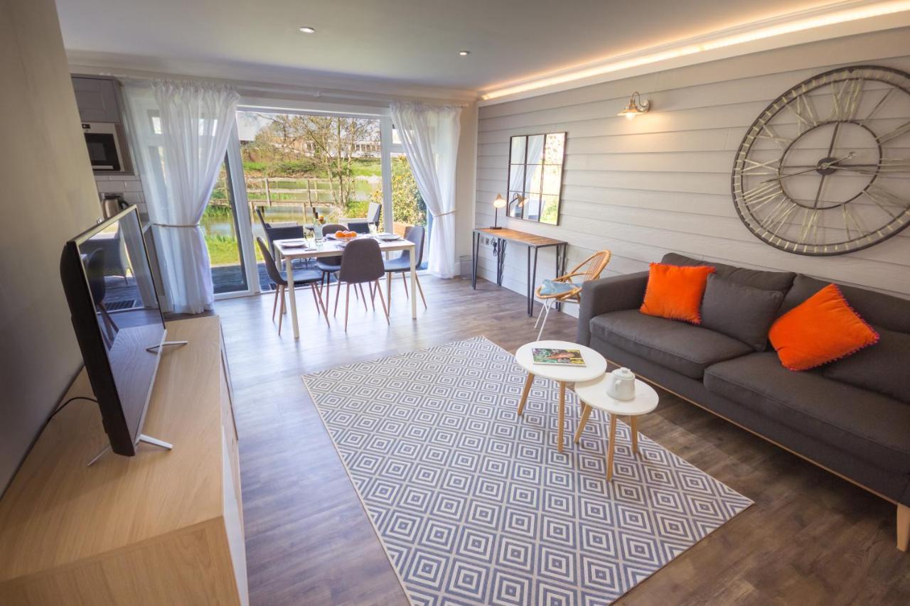 The Lakes Rookley Екстер'єр фото A staged living room