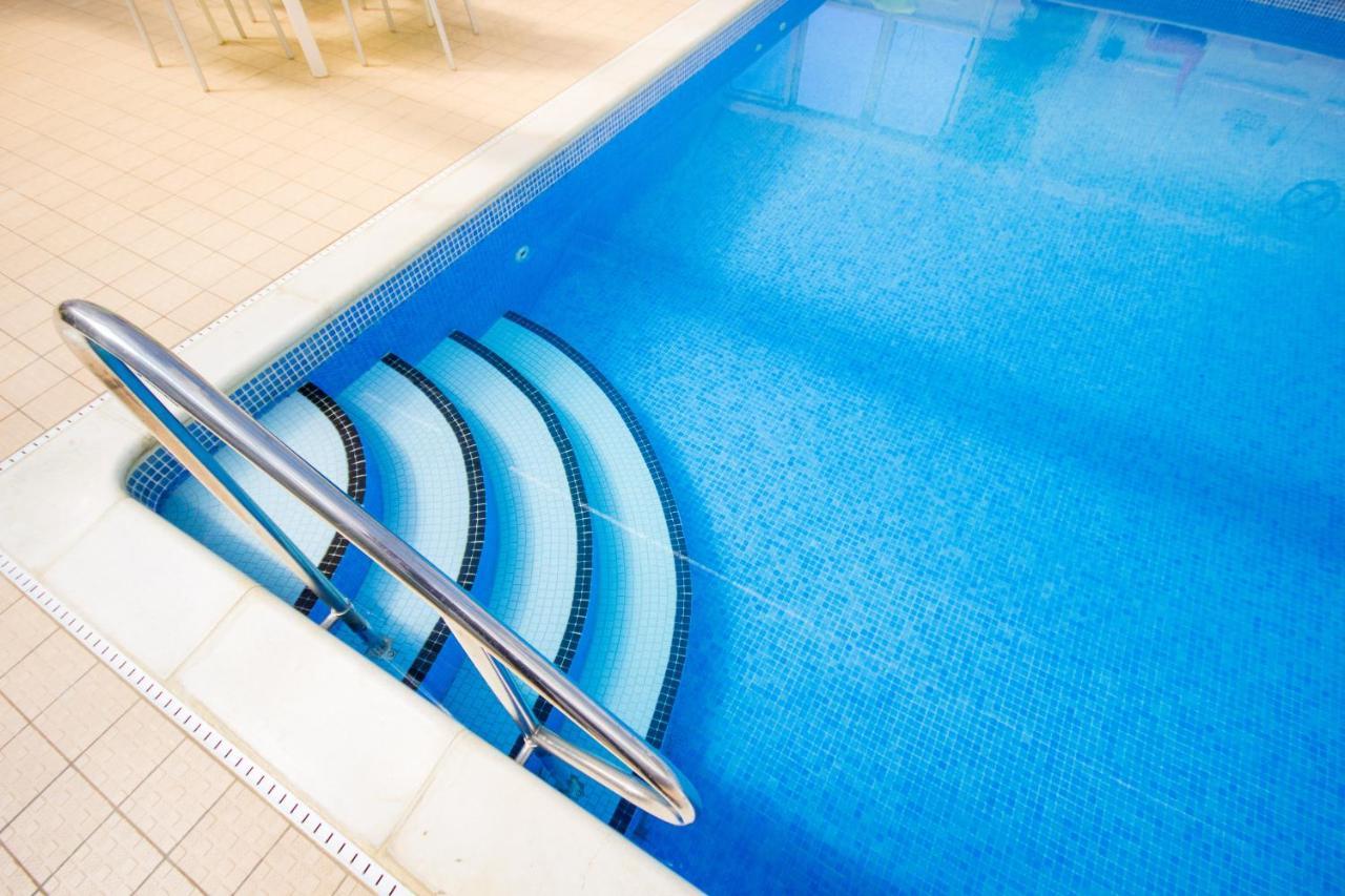 The Lakes Rookley Екстер'єр фото Swimming pool